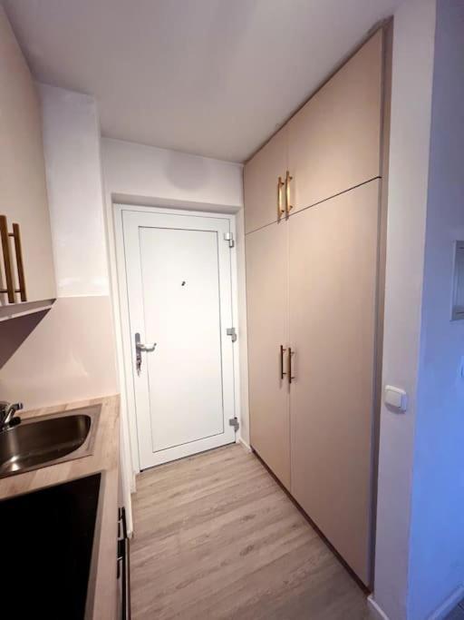 Stylish With Beautiful Balcony Apartment *